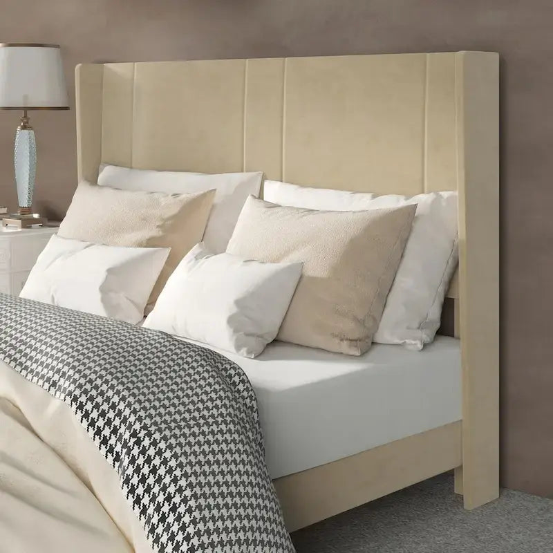Gestoffeerd bedframe in Queen-formaat met fluwelen hoofdbord