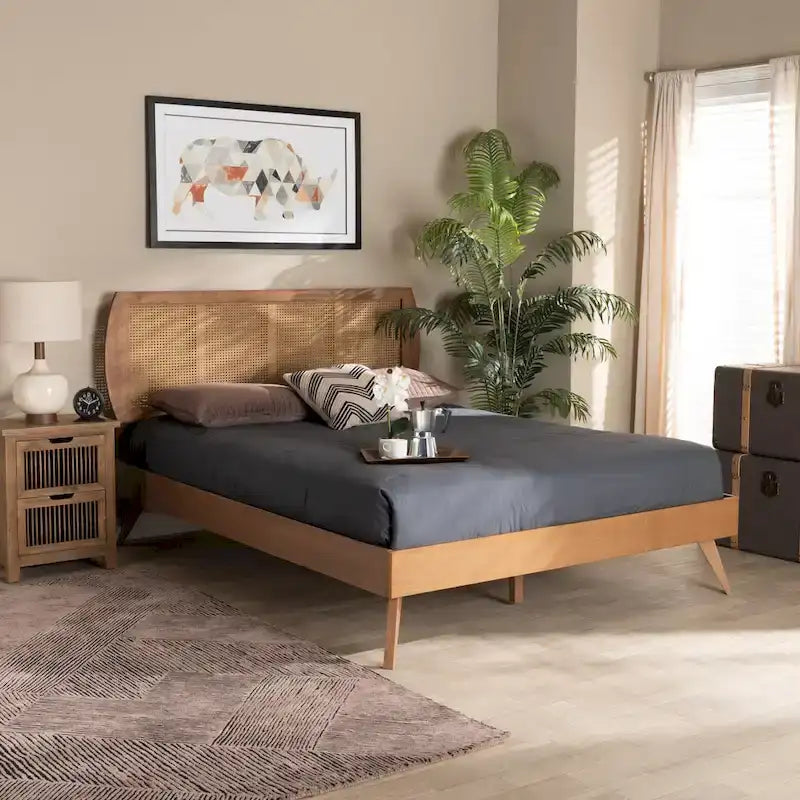 Letto con base in legno con finitura noce e rattan sintetico